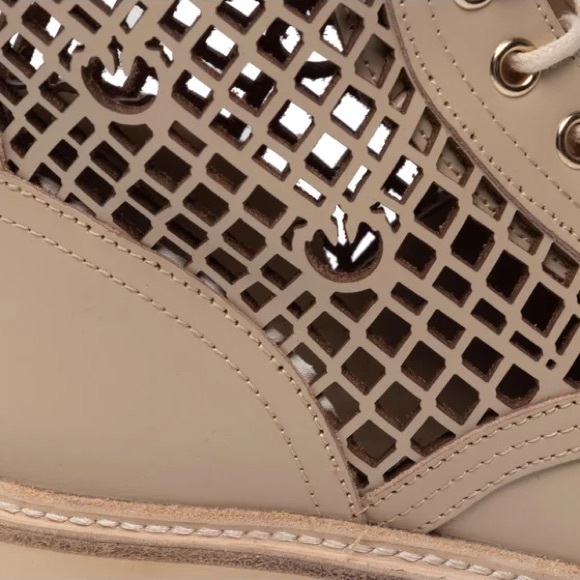 Pinko Beige Leather Combat Boots • Lug Sole • Lace-Up w/ Zipper - Picture 4 of 11